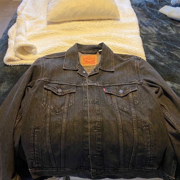 Levi’s Men’s Relaxed Trucker Jean Jacket - Picture 1 of 3